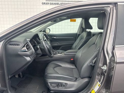 Used 2024 Toyota Camry SE FWD image 4