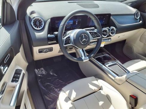 Used 2025 Mercedes-Benz GLA 250 4MATIC image 11