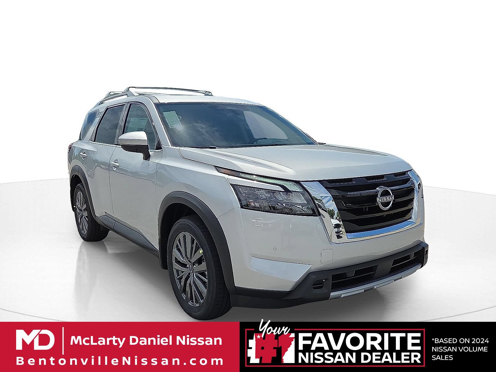 Used 2025 Nissan Pathfinder SL w/ SL Premium Package FWD image 1