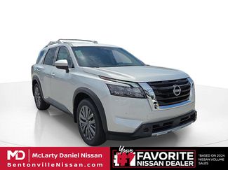 Used 2025 Nissan Pathfinder SL w/ SL Premium Package FWD video 1