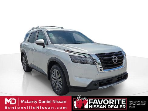 Used 2025 Nissan Pathfinder SL w/ SL Premium Package FWD image 1