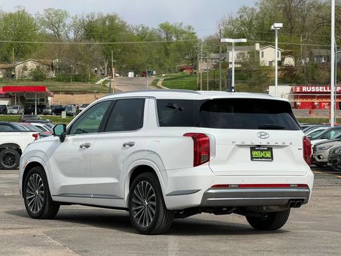 Used 2023 Hyundai Palisade Calligraphy image 2