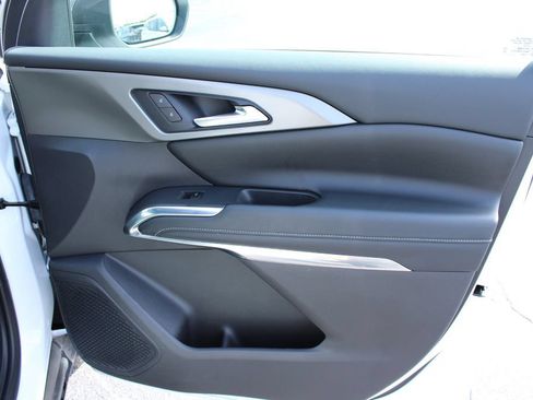 Used 2025 Chevrolet Traverse LT FWD image 29