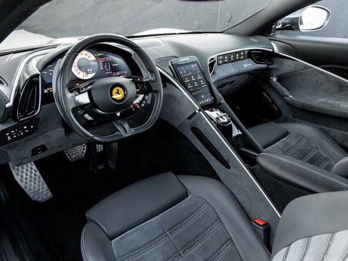 Used 2022 Ferrari Roma image 4