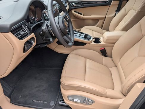 Certified 2025 Porsche Macan image 26