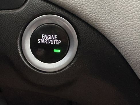 Used 2018 Chevrolet Equinox LS image 17