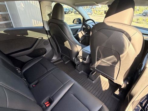 Used 2024 Tesla Model Y Long Range AWD/4WD image 18