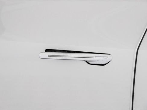 Used 2024 Cadillac Lyriq Luxury image 39