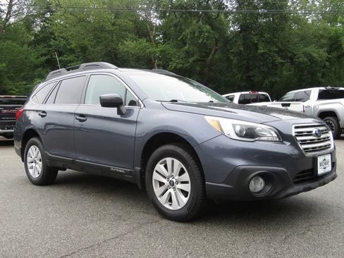 Used 2017 Subaru Outback 2.5i Premium AWD/4WD image 3