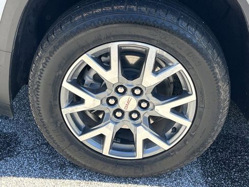 Used 2023 GMC Acadia SLT image 31