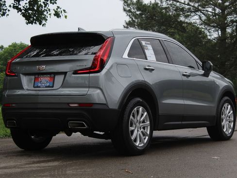 Used 2023 Cadillac XT4 Luxury w/ Cold Weather Package FWD image 8