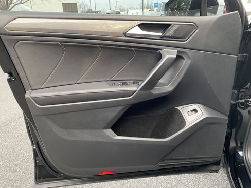 Used 2022 Volkswagen Tiguan SE image 15