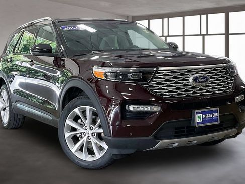 Used 2023 Ford Explorer Platinum w/ Technology Package AWD/4WD image 3