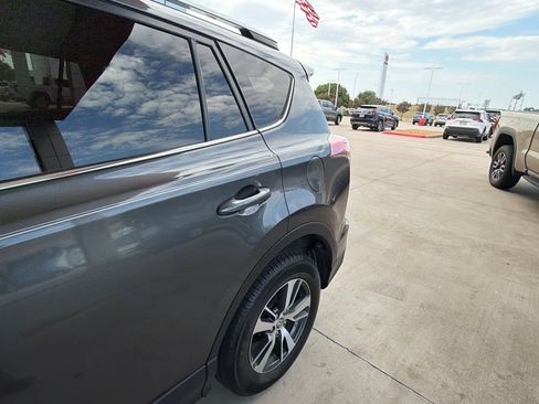 Used 2017 Toyota RAV4 XLE FWD image 5
