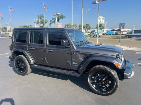 Used 2022 Jeep Wrangler Unlimited Sahara AWD/4WD image 11