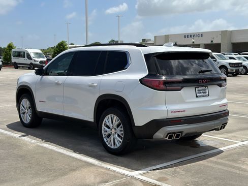 Used 2024 GMC Acadia Elevation w/ Luxury Package FWD image 3