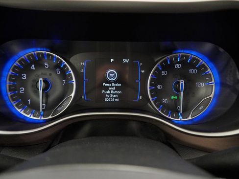 Used 2023 Chrysler Voyager LX image 25