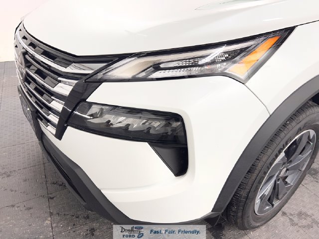 Used 2025 Nissan Rogue SV AWD/4WD image 10