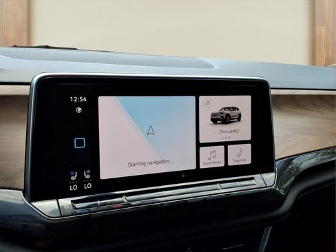 Used 2025 Volkswagen Atlas SE FWD image 4