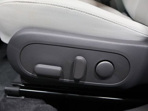 Used 2025 Hyundai Kona SEL image 12