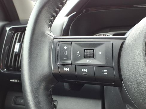 Used 2025 Nissan Pathfinder SV AWD/4WD image 23
