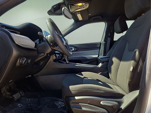 Used 2024 Jeep Compass Sport image 23