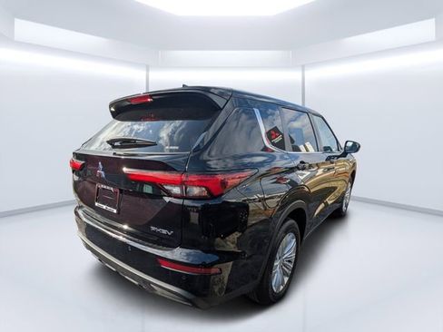 New 2025 Mitsubishi Outlander ES image 3