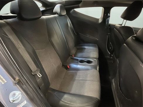 Used 2013 Hyundai Veloster w/ Style Pkg image 20