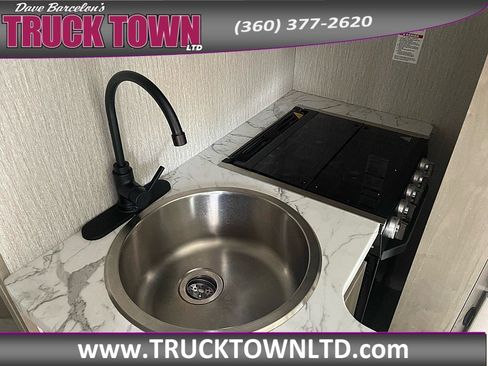 Used 2022 Ford E-450 and Econoline 450 Super Duty w/ Motorhome Prep Package RWD image 16