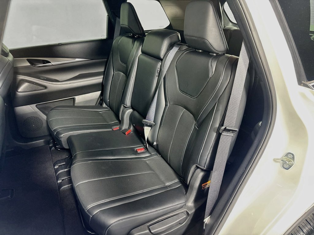 Used 2023 INFINITI QX60 Luxe w/ Cargo Package FWD image 23