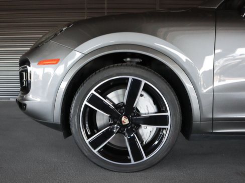 Certified 2023 Porsche Cayenne Turbo AWD/4WD image 12