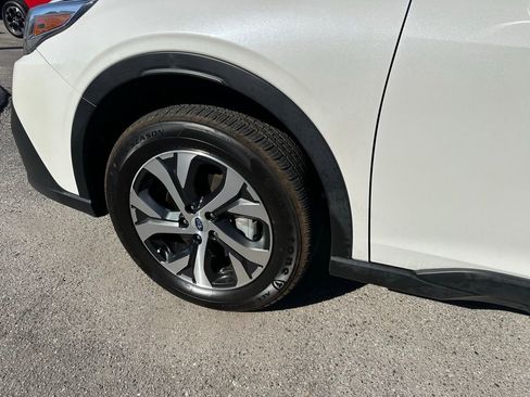 Used 2022 Subaru Outback Limited image 12