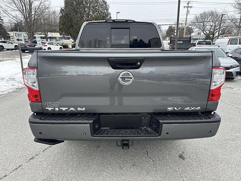 Used 2021 Nissan Titan SV w/ SV Convenience Package image 4