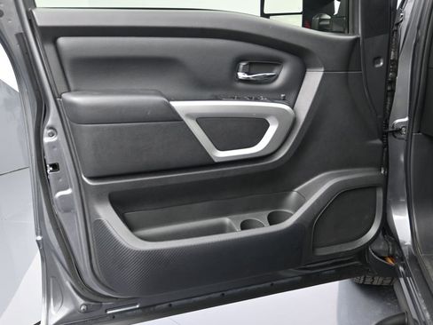 Used 2024 Nissan Titan SV w/ SV Convenience Package image 10