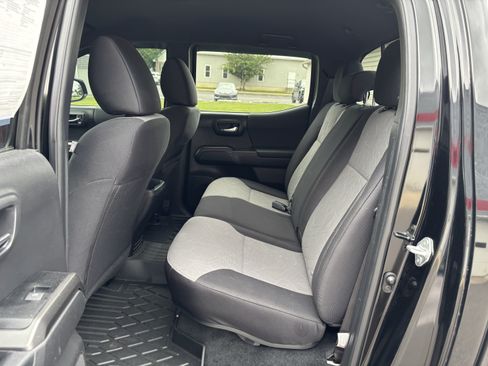 Used 2023 Toyota Tacoma TRD Off-Road w/ Technology Package AWD/4WD image 13