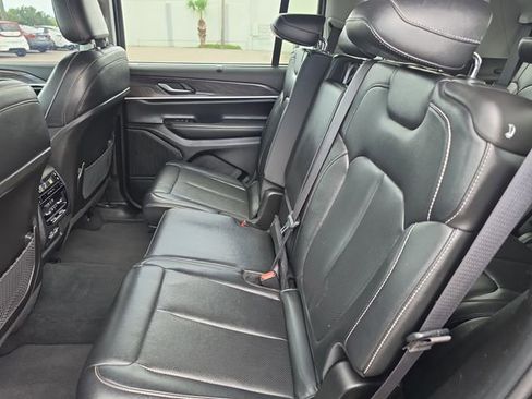 Used 2023 Jeep Grand Cherokee L Limited w/ Luxury Tech Group II RWD image 11
