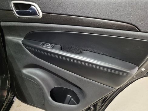 Used 2015 Jeep Grand Cherokee Altitude image 47