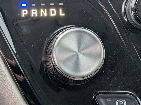 Used 2024 Chrysler Pacifica Touring-L image 23