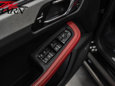 Used 2020 Porsche Macan Turbo image 18