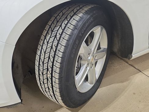 Used 2022 Chevrolet Malibu LS image 32