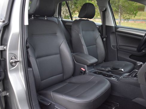 Used 2015 Volkswagen Golf S image 13