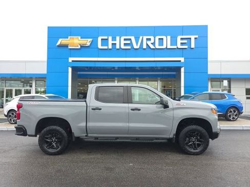 Used 2025 Chevrolet Silverado 1500 Custom Trail Boss AWD/4WD image 2