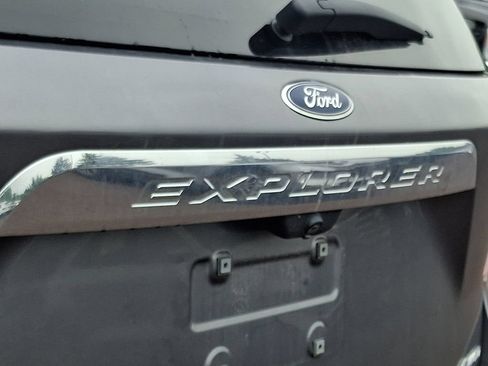 Used 2022 Ford Explorer XLT w/ Equipment Group 202A AWD/4WD image 34