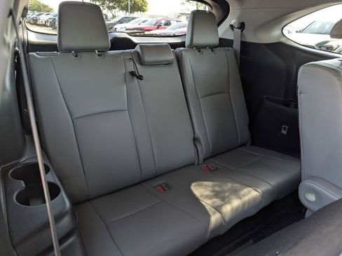 Used 2023 Toyota Highlander XLE AWD/4WD image 33