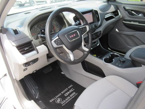 Used 2024 GMC Terrain SLE w/ Driver Convenience Package FWD image 15