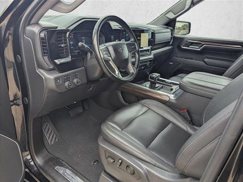 Used 2024 Chevrolet Silverado 1500 LT Trail Boss w/ LT Trail Boss Premium Package AWD/4WD image 9