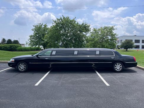 Used 2008 Lincoln Town Car Executive RWD image 6