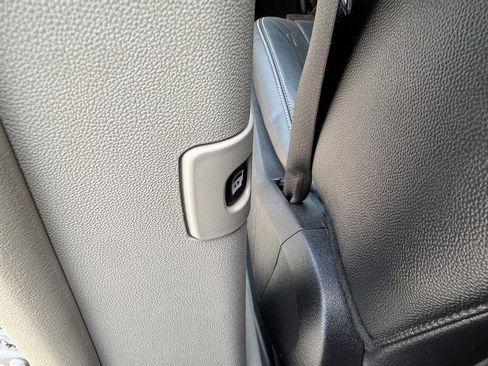 Used 2015 Chrysler Town & Country Touring-L w/ Driver Convenience Group FWD image 17