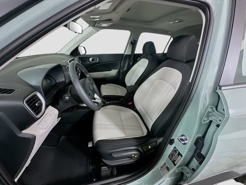 New 2026 Hyundai Venue SEL FWD image 15
