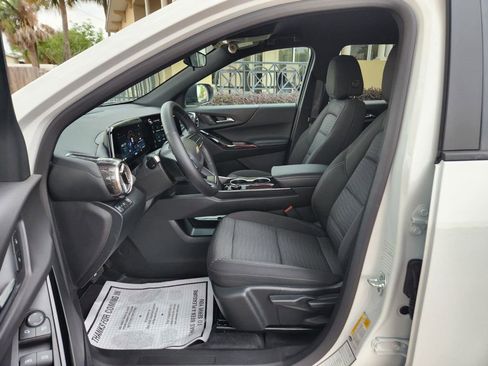 Used 2026 Chevrolet Equinox LT FWD image 9